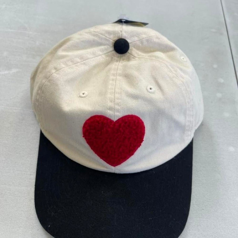 Black & cream heart‎ cap with red heart graphic